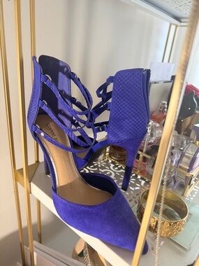 New never worn Gianni Bini Vibrant Purple Suede Pointed-Toe Lace-Up Heels